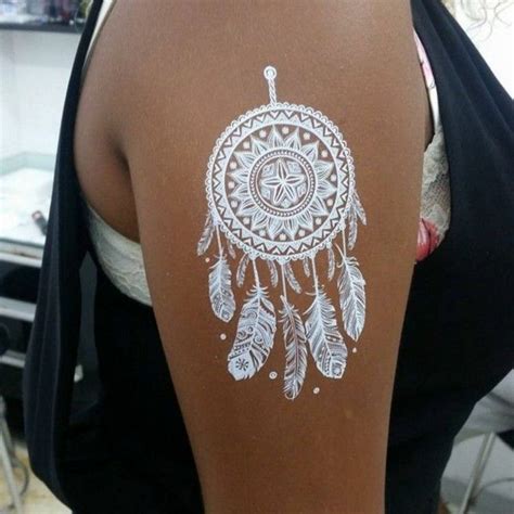 tatuajes en piel morena mujeres|Las mejores ideas de tatuajes para tatuar tu piel。